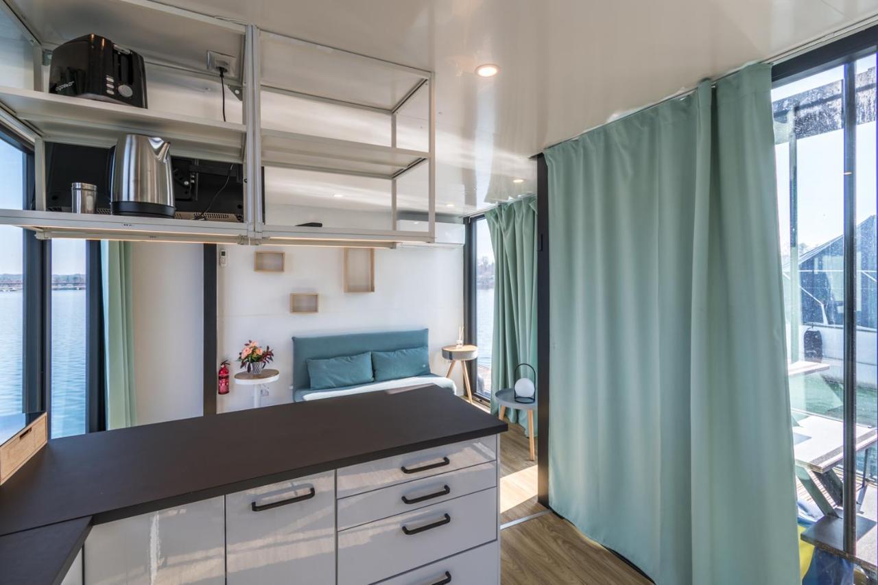 Отель La Dolce Vita House Boat Lisanza Экстерьер фото
